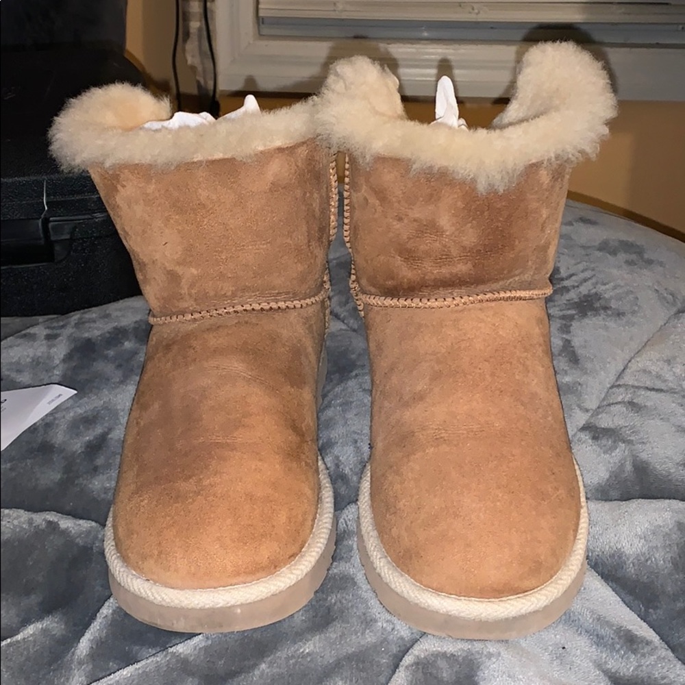 Womans UGG Nautical Tie/Rope Super Condition Sz 8